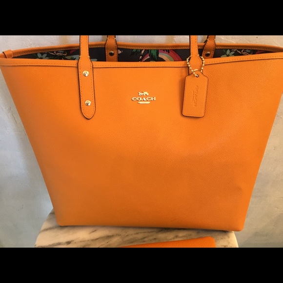 COACH Reversible City Tote Hawaiian Print F28949 - Picture 7 of 10